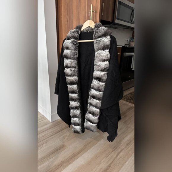 Le Chariot Montreal Original Fur Coat with Matching Leather Gloves - Luxe Winter - Picture 2 of 7